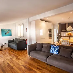 https://la-marina-amplio-apartamento-en-pleno-centro-de-hondarribia.sansebastianhotels.net